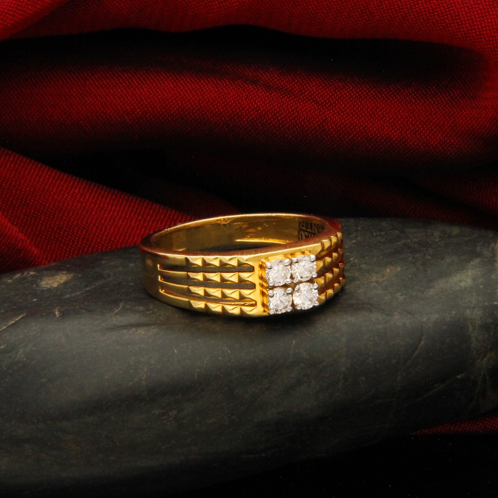 DIAMOND RING